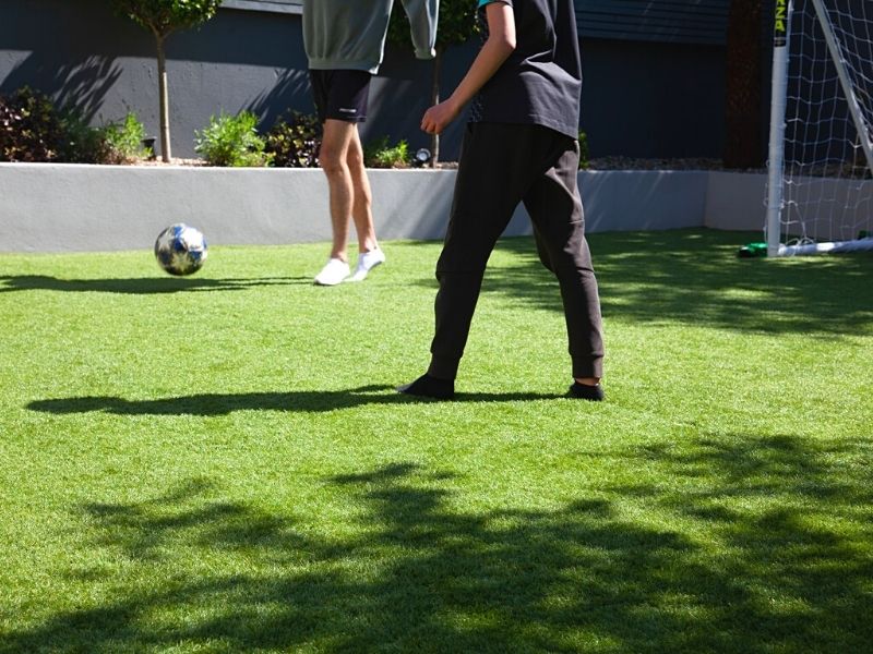 how to choose artificial grass